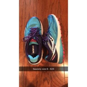 Saucony tennis shoes